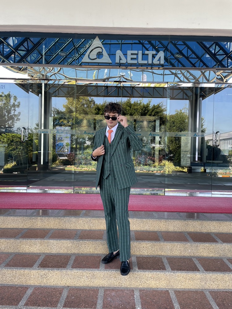 พร้อมเช่า ชุดสูทชาย สีเขียว ลายทางเก๋ๆ (พร้อมเสื้อกั๊ก)
