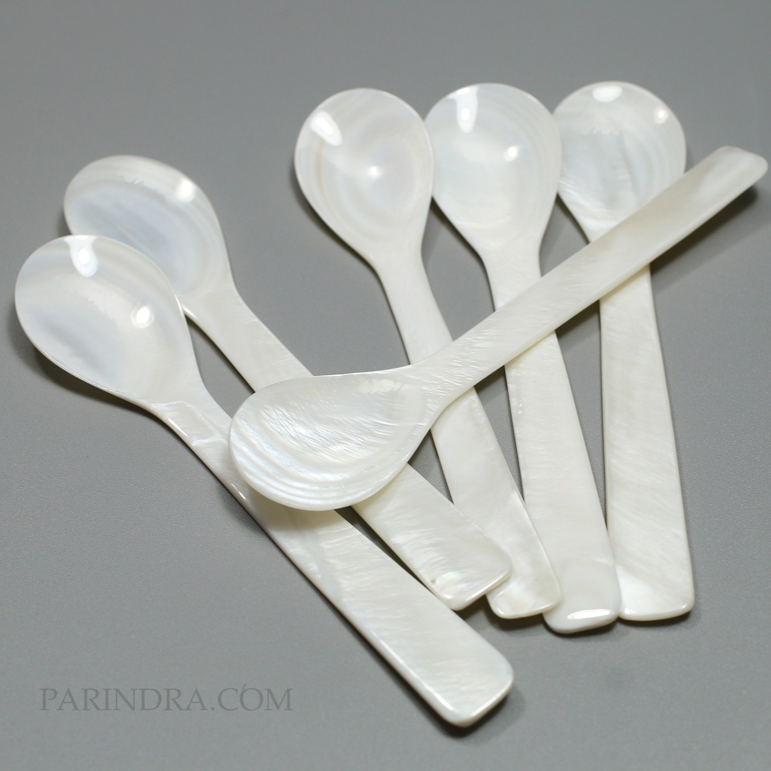 ช้อนเปลือกหอยแท้ ทำจากเปลือกหอยกาบ ขนาด 5 นิ้ว ใช้ตักเครื่องสำอาง หรือ อาหารอื่นๆ