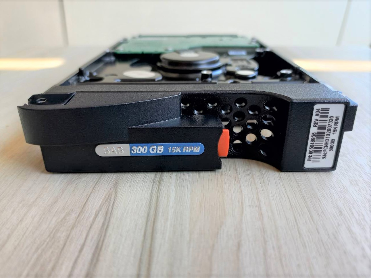 005048956 9FL066-031 Seagate 300GB 15000RPM SAS 6Gbps 16MB Cache 3.5-inch Hard Drive.
