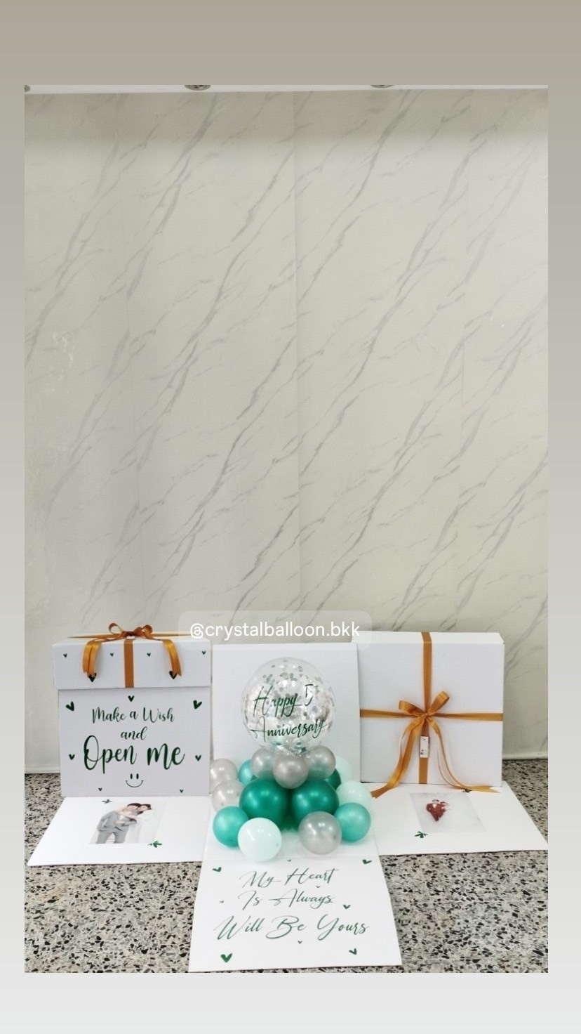 Surprise Box กล่องเซอร์ไพรส์ Bubble ขนาด 18" ตั้งฐาน พร้อมตกแต่ง สามารถใส่รูปได้ 2 ใบ สามารถเปลี่ยนสีลูกโป่ง/ข้อความได้