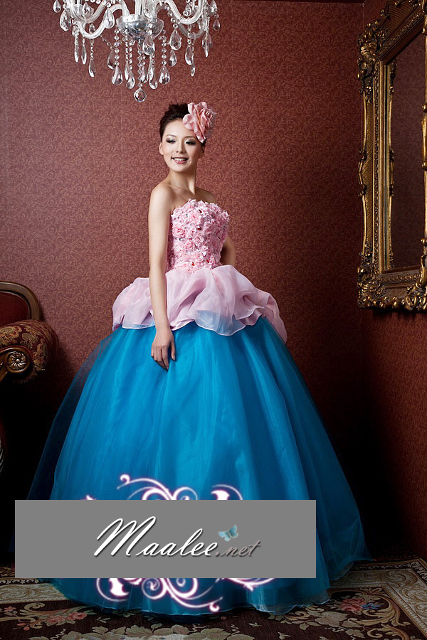 พร้อมเช่า ชุดแฟนซี ชุดราตรียาว เกาะอก สีฟ้า แต่งผ้าลูกไม้สีชมพูหวาน จับจีบกระตุกอย่างหรู