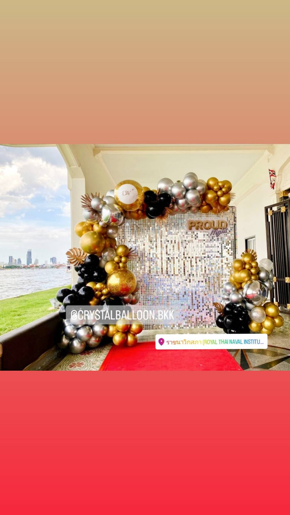 Organic Backdrop ฉากวิบวับ สีเงิน ขนาด 2x2 เมตร Theme ดำ-ทองโครเมี่ยม พร้อม ป้ายอิงค์เจ็ท ขนาด 80 ซม. 1 ชิ้น พร้อมตกแต่ง สามารถเปลี่ยนสีลูกโป่ง/เปลี่ยนข้อความได้