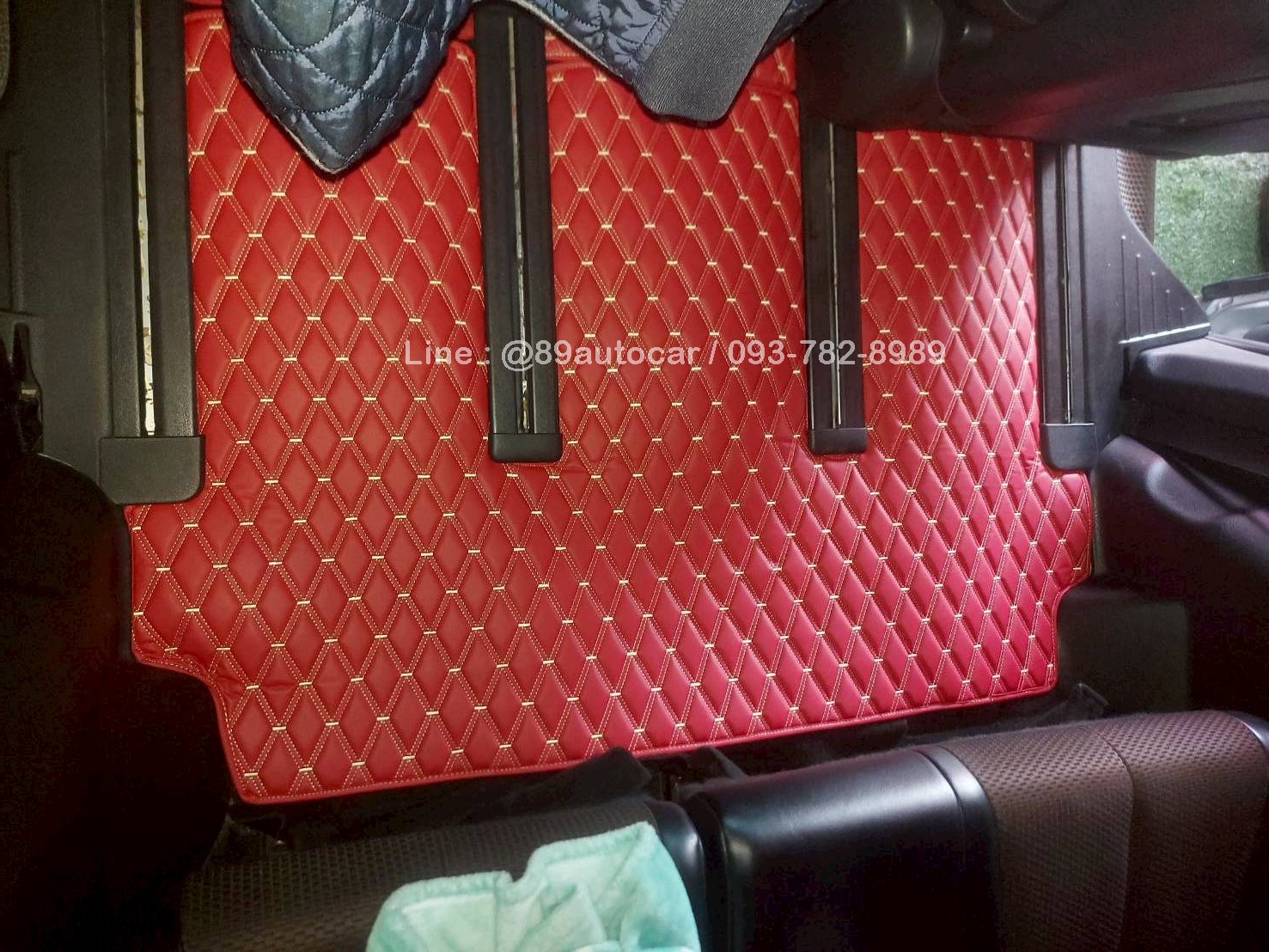 พรมรถยนต์ Nissan Elgrand 2012 ปูพรมVVIP สีแดงไวน์ด้ายทอง เต็มคัน