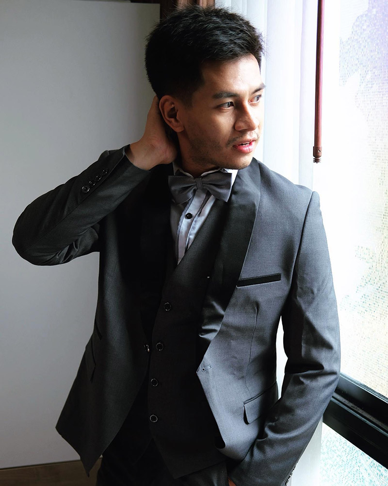 พร้อมเช่า ชุดสูททักซิโด้ สีเทา ปกกล้วย (พร้อมเสื้อกั๊ก) Tuxedo Suit with Shawl Collars