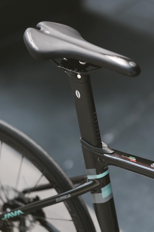 จักรยานเสือหมอบ JAVA AURIGA ชุดขับ DECA Shimano Sora 18speeds เฟรมอลูมิเนียม ลบรอยเชื่อม แฮนด์อลูมิเนียม lntegrated 700c