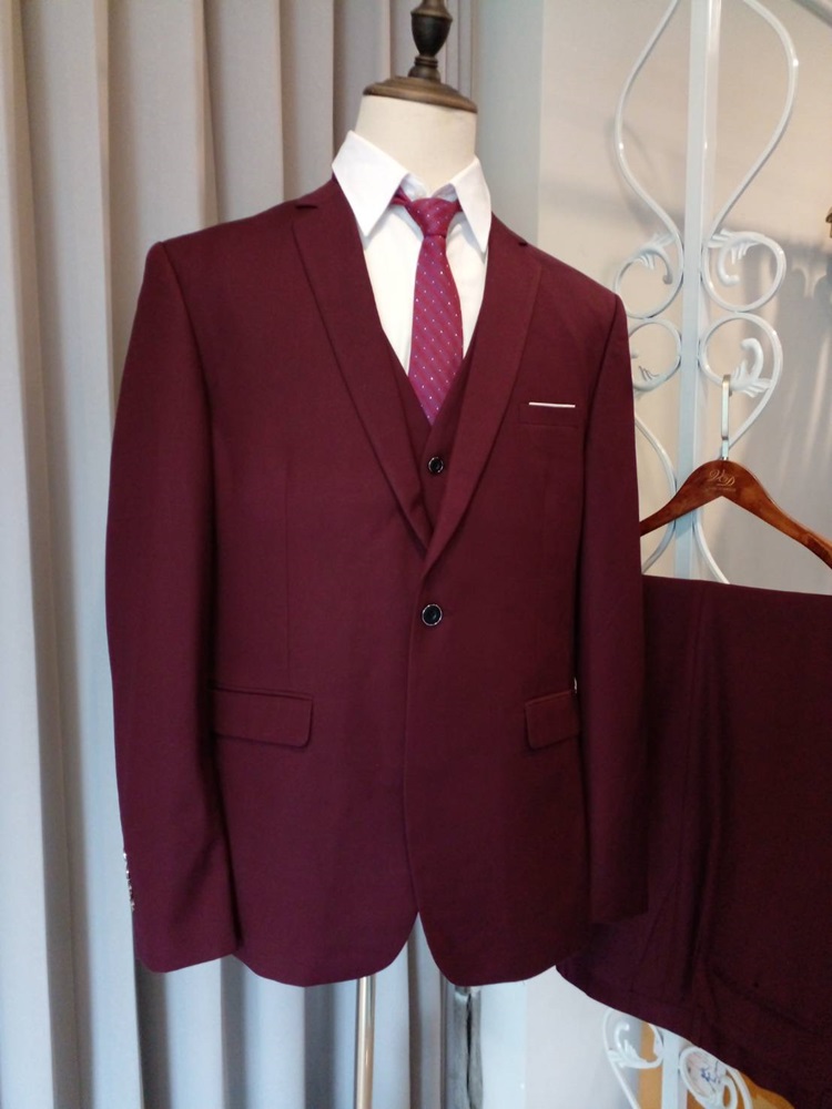 พร้อมเช่า ชุดสูทชาย สีแดงเบอร์กันดี คลาสสิก รุ่นกระดุมเดียว (พร้อมเสื้อกั๊ก) พลัสไซส์