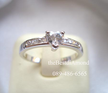 BR954RD++แหวนเพชรหัวใจ 25 สตบ่าข้าง 1 แถว++ เรียบๆ แต่น่ารักมาแล้ว อยู่ได้นานไม่มีout นำเพชรหัวใจ มาผสมเพชรกลม เพชรเล่นไฟดีทั้งเพชรหัวใจ และ เพชรกลม