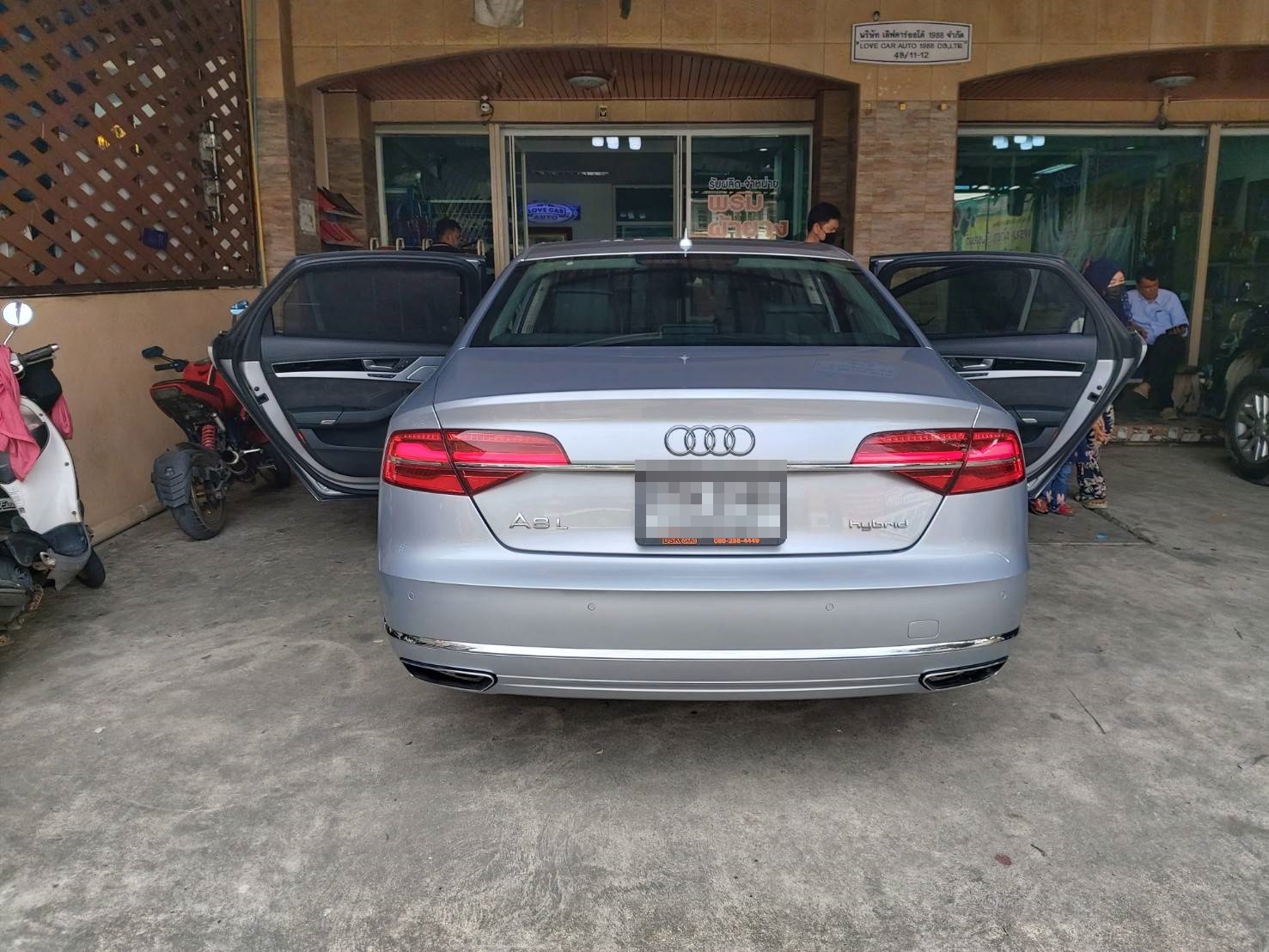 พรมรถยนต์สั่งตัด Audi A8L ตามรุ่นรถ