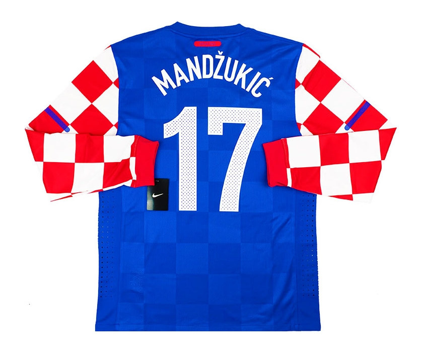 เสื้อทีมชาติโครเอเชีย 2010 2012 ทีมเยือน เวอร์ชั่นนักเตะแขนยาว ติดชื่อ Mandžukić #17 ของแท้