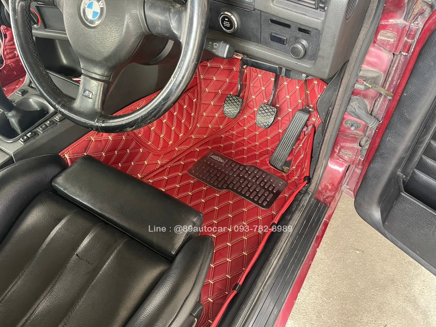 พรมปูพื้นรถยนต์ BMW 318i E30 พรมVVIP ด้ายคู่ สีแดงไวน์ด้ายทอง เต็มคัน