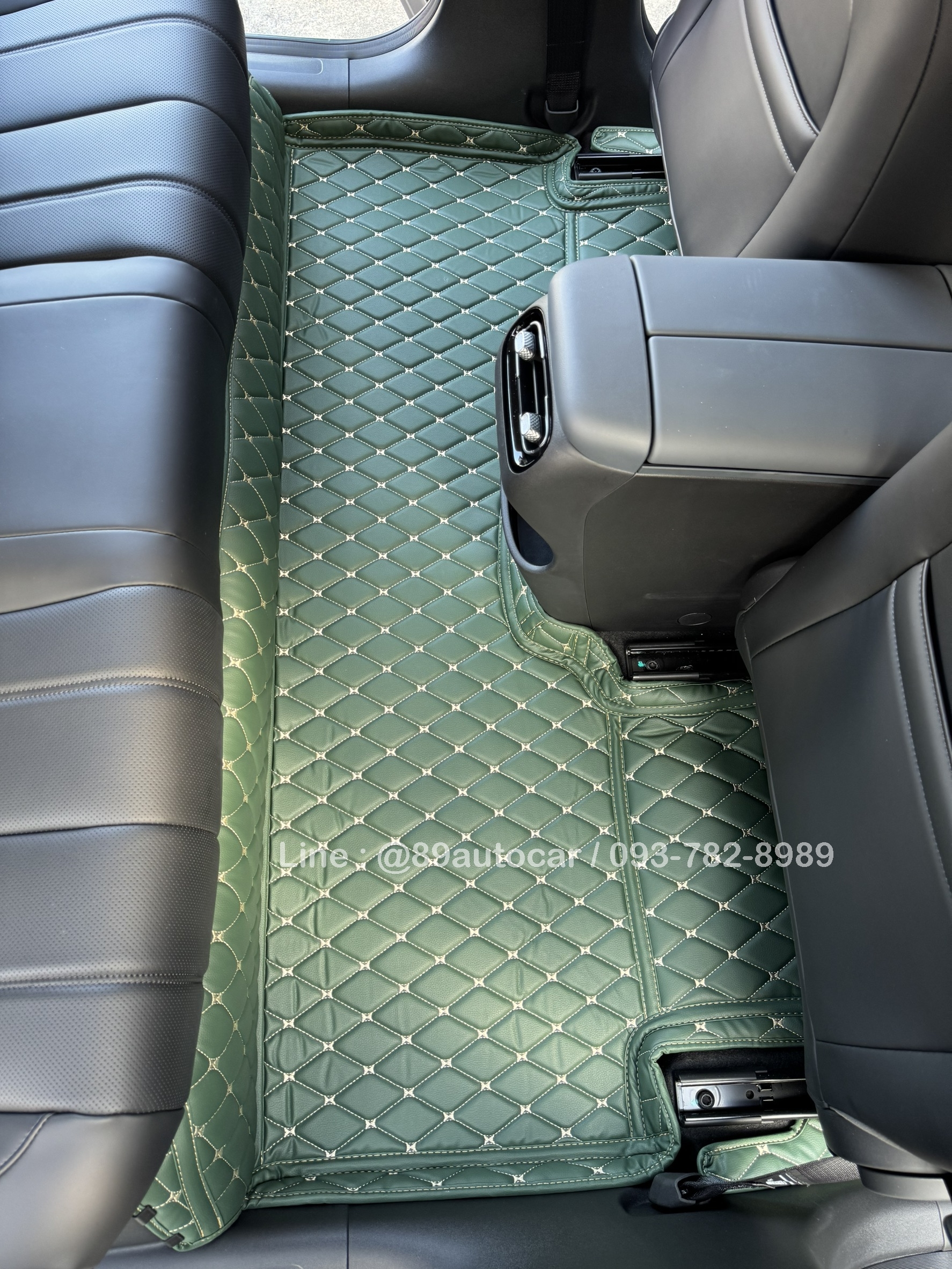 พรมปูพื้นรถยนต์ Aion UT ปูพรม6D สีเขียวด้ายทอง เต็มคัน