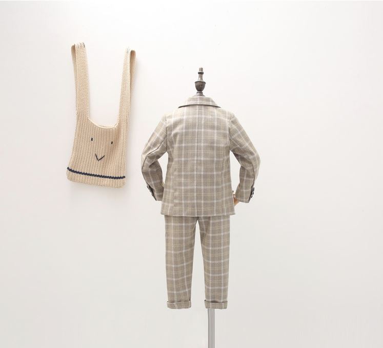 พร้อมเช่า ชุดสูทเด็กชาย สีกากีลายตาราง ** พร้อมเช่าไซส์ 100 , 110 , 120,130,140,150 **