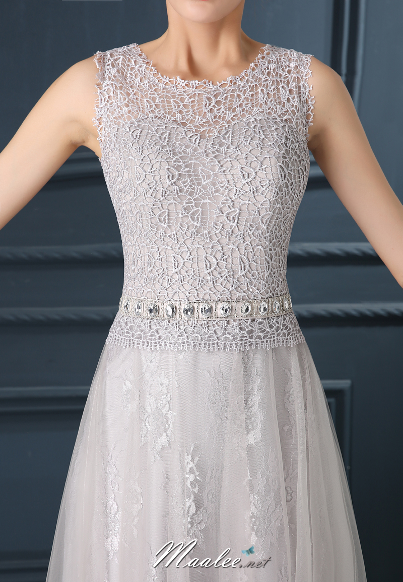 พร้อมเช่า ชุดราตรีสั้น แขนกุด แต่งลูกไม้ เอวคาดเพชรหรู กรโปรงตาข่าย ด้านหลังซีทรูแนวเซ็กซี่ สีเทา