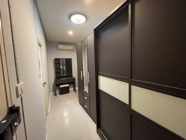 ให้เช่าทาวน์โฮม รัชดา-สุทธิสาร 3.5 ชั้น 5 ห้องนอน เครื่องใช้ไฟฟ้าครบ พร้อมอยู่