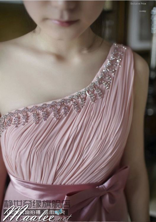 พร้อมเช่า ชุดราตรียาว สีชมพู Pastel สวยหวาน ไหล่เดียว จับเดรป แต่งโบว์ผ้าซาติน