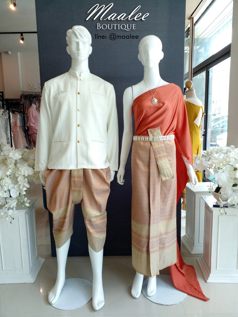 เช่า ชุดไทย ชุดเพื่อนเจ้าสาว ชุดไทยผ้าถุงสีเทาส้มทอง สไบสีส้มอิฐ