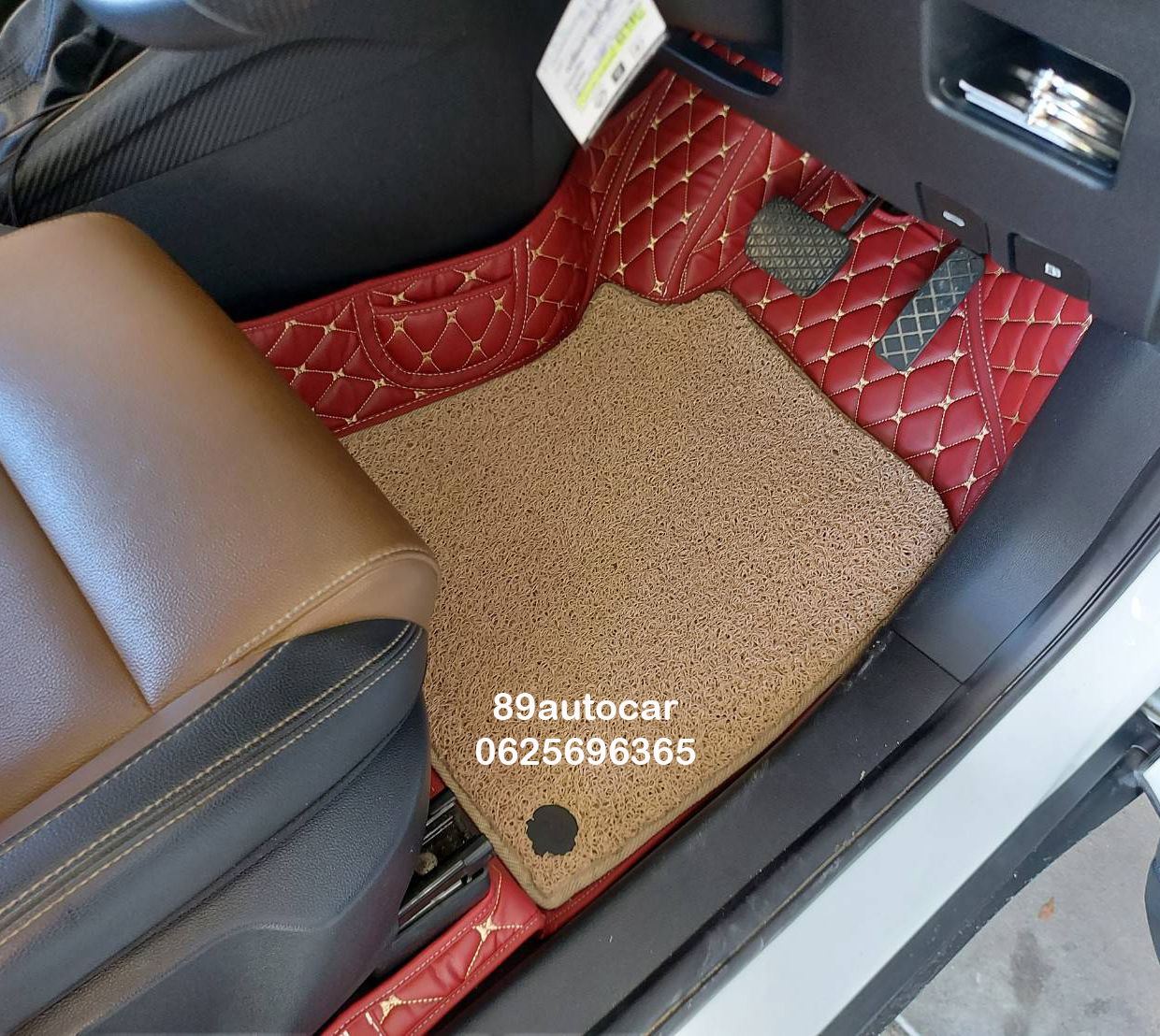 พรมรถยนต์ MG ZS 2021 ปูพรมเจ็ดดี สีแดงไวน์ เสริมด้วยพรมดักฝุ่นสีครีม เข้ารูป เต็มคัน