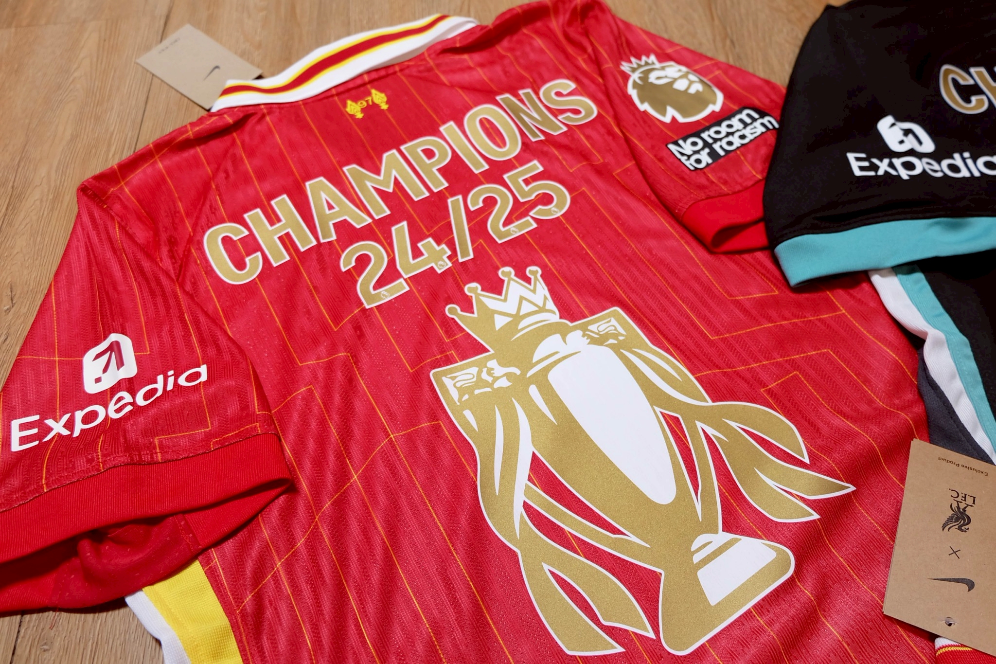 Liverpool 2024/25 Premier League Champions Home Jersey เสื้อลิเวอร์พูล รุ่นแชมป์เปี้ยน ถ้วยทอง