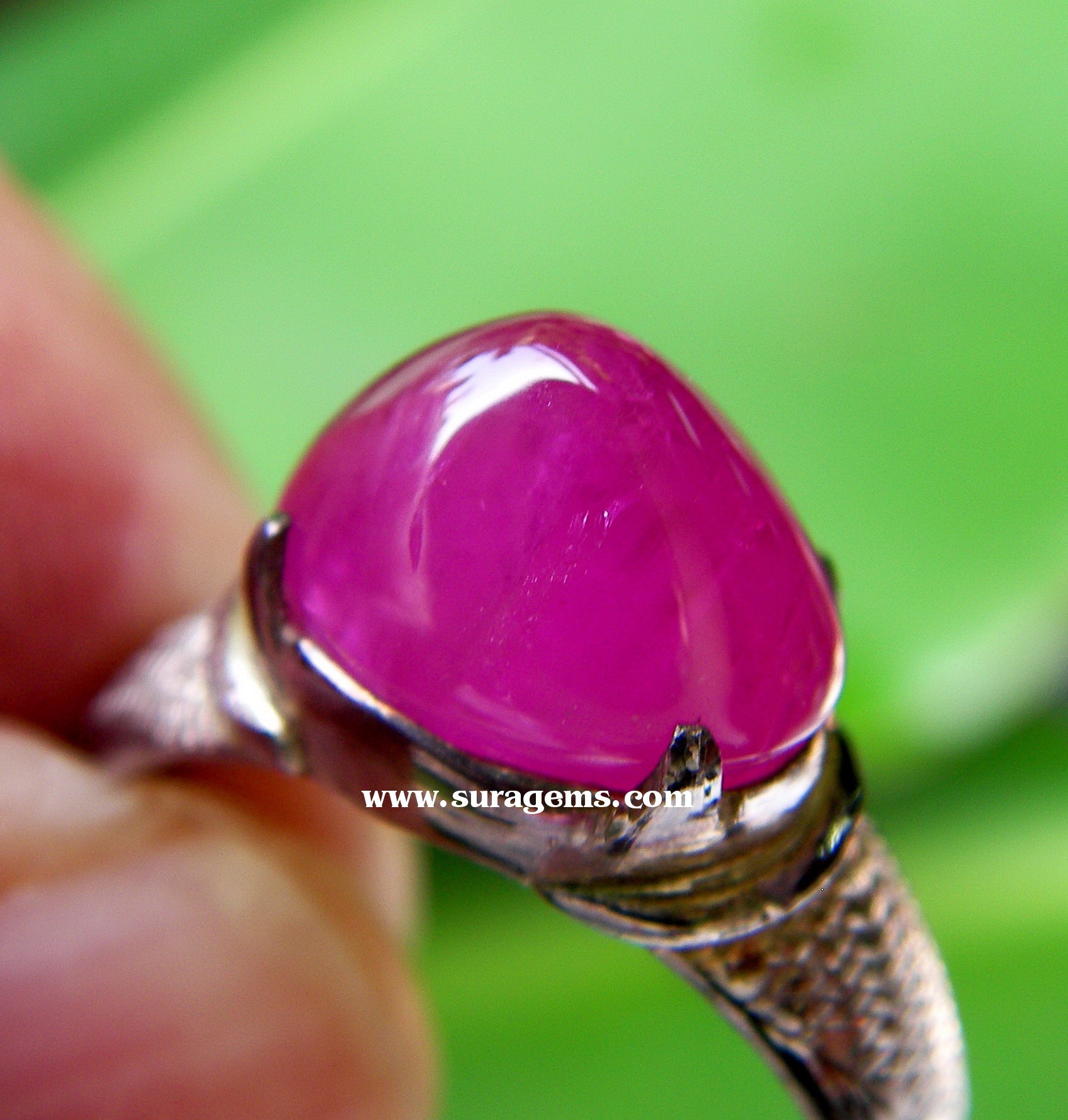 Natural Ruby Burma ทับทิมพม่า ทรงกองข้าวแดงชมพู เนื้อแพร เผาเก่า ขนาด1.5x0.7x0.7 mm. น้ำหนัก 4.7 ct.