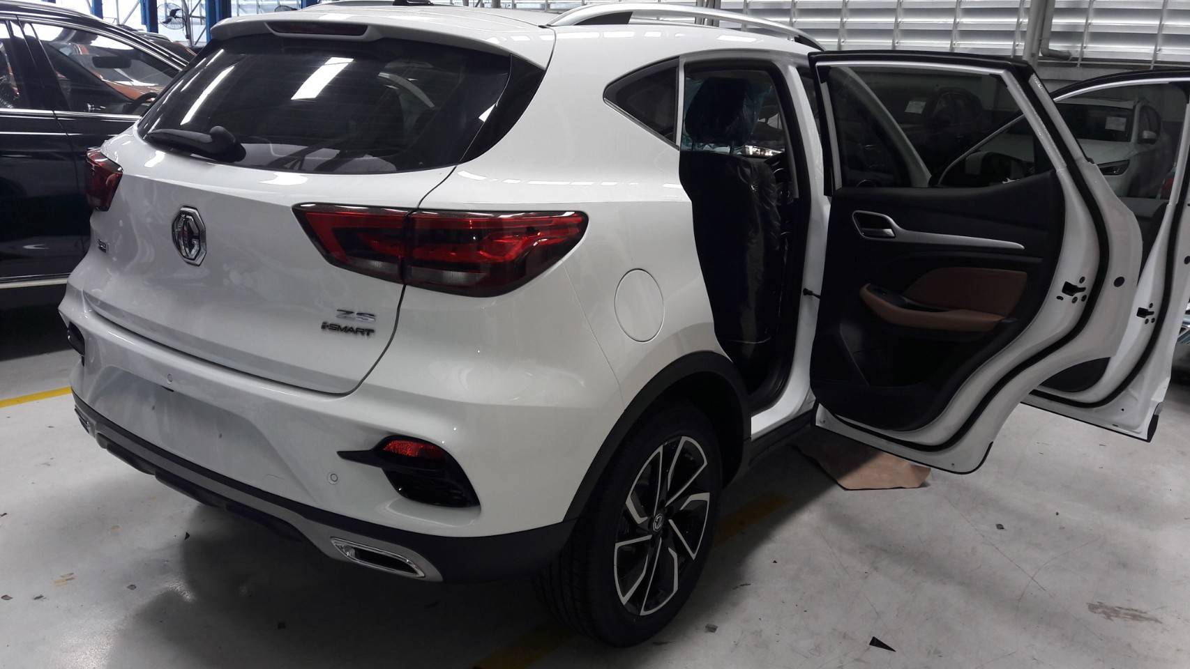 ขายพรมปูพื้นรถ New MG ZS Smartup 2020 เข้ารูป