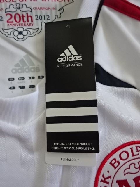 เสื้อฟุตบอล ทีมชาติเดนมาร์ค ชุดเยือน ชุดลุยศึกยูโร 2012 ใหม่ S-Size / DENMARK Football Shirt Away Kit EURO 2012 Jersey NEW S-Size