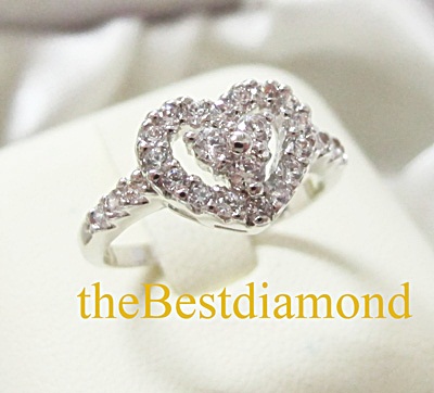 BR212RD+++แหวนเพชรCZ รูปหัวใจ มีบ่าข้าง++แบบทันสมัย ดูดี intrend มากๆๆ แบบออกมาจากร้านจิวเวลลี่เลย เพชรสวยวิ๊งๆ ใส่ติดนิ้วได้เลยค่ะ สวยสุดๆ รับประกัน