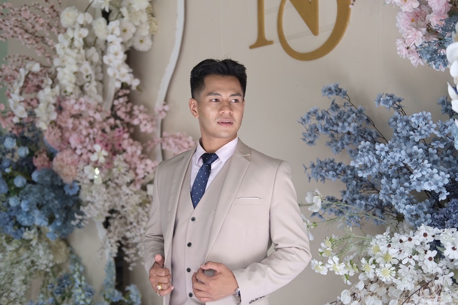 พร้อมเช่า ชุดสูทชาย สีเบจ คลาสสิก รุ่นกระดุมเดียว (พร้อมเสื้อกั๊ก)