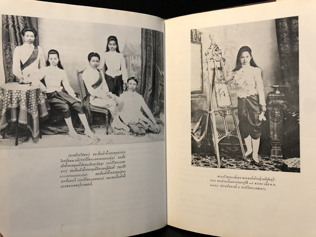 กรุงเทพฯสมัยคุณปู่ เป็นหนังสือที่เล่าถึงเรื่องต่าง ๆ สมัย 100 ปีที่แล้ว โดย เทพชู ทับทอง