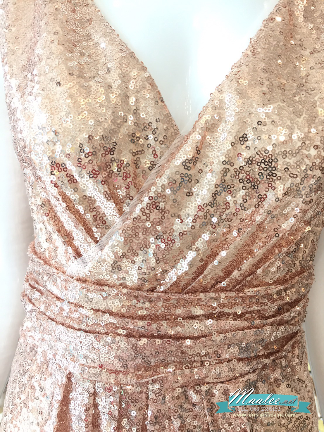 พร้อมเช่า ชุดราตรียาว แขนกุด สี Rose Gold แต่งเลื่อมทั้งตัว จับจีบช่วงเอว สวยหรู (ซิปหลัง)