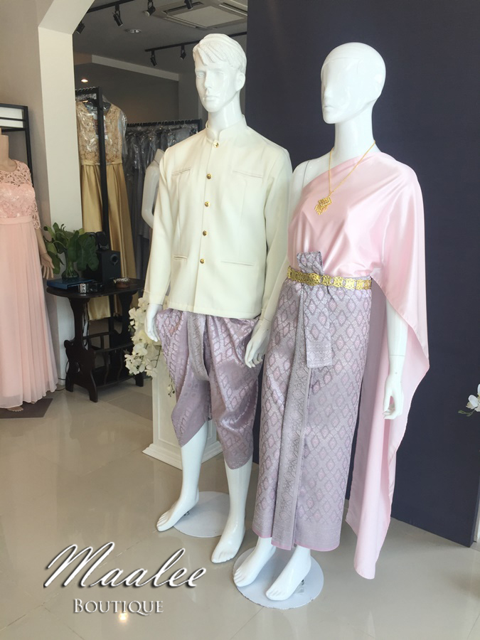 เช่า ชุดไทย ชุดเพื่อนเจ้าสาว ชุดไทยผ้าถุงสีเทาชมพูเงิน สไบเรียบ สีชมพู อ่อน