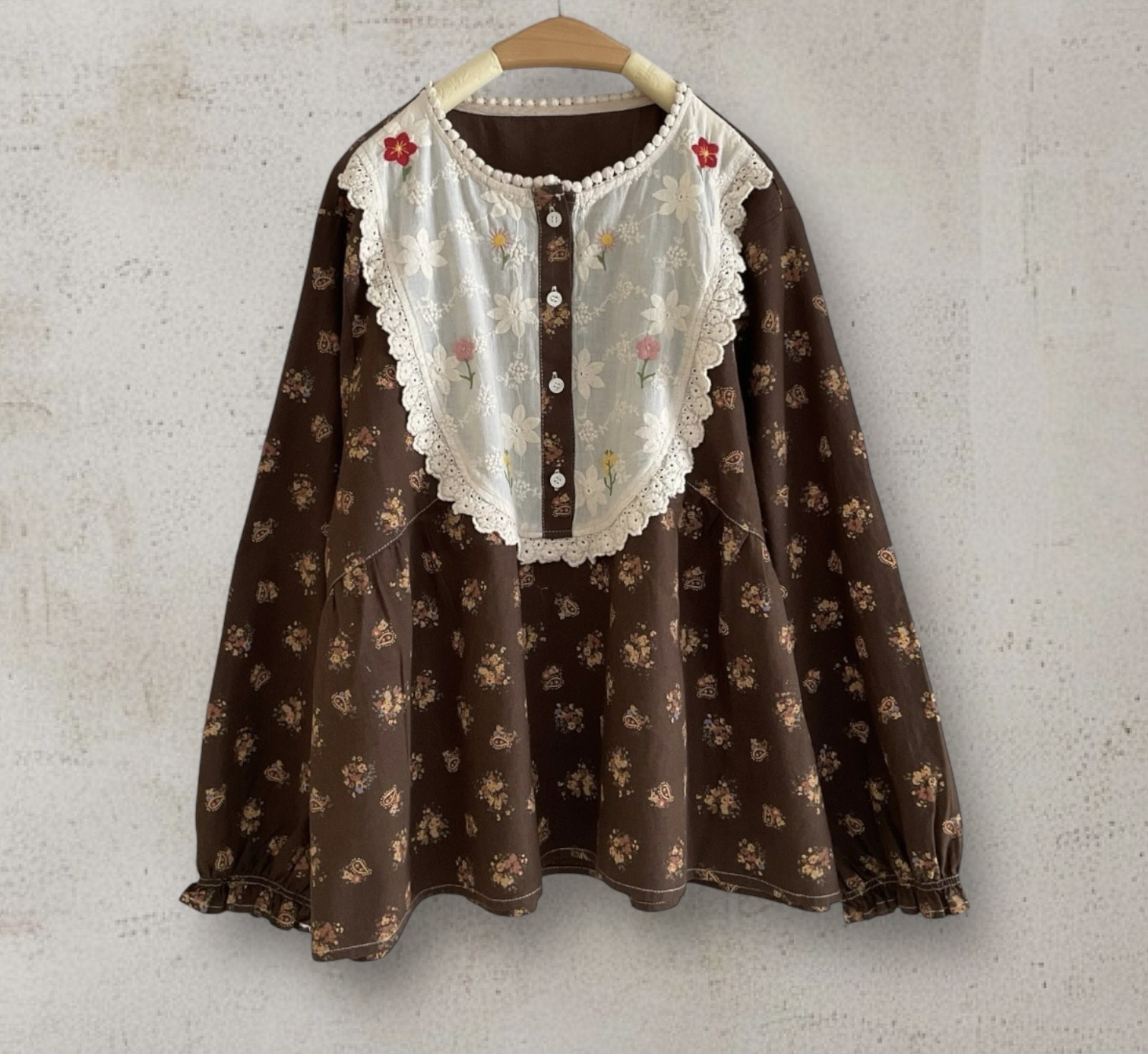 เสื้อผ้าฝ้ายลายดอกไม้แต่งผ้าลูกไม้
