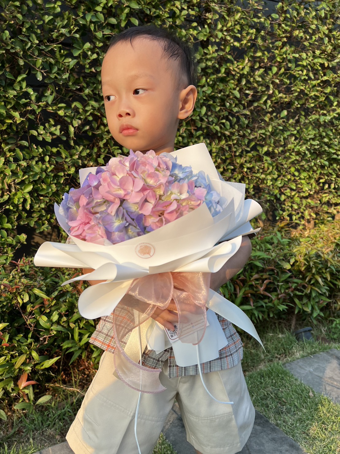 Flower Bouquet ช่อดอกไม้ปัจฉิม ดอกไฮเดรนเยีย 3 สี พร้อมตกแต่ง สามารถเปลี่ยนสีได้