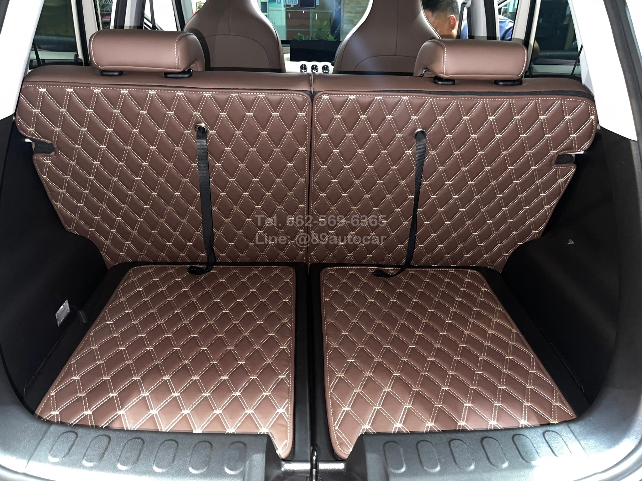 พรมรถยนต์ Wuling Bingo (วู่หลิง บิงกัว อีวีวู่หลิง บิงกัว อีวี) ปูพรมVVIP สีกาแฟด้ายทอง เต็มคัน