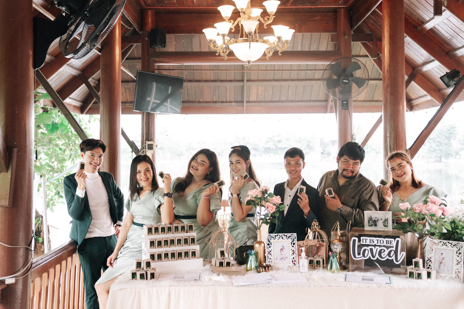 พร้อมเช่า ชุดสูทชาย สีเขียวเข้ม ทรงเข้ารูป สไตล์เกาหลี ไม่มีเสื้อกั๊ก