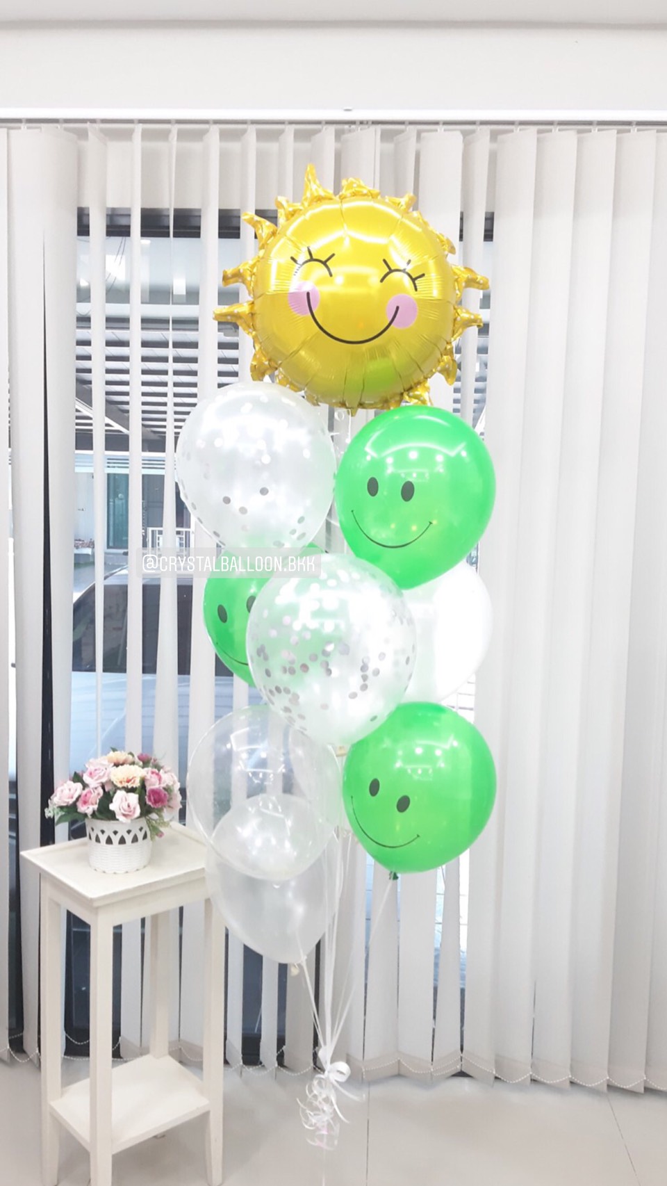 ลูกโป่ง วันเกิดเด็ก ช่อลูกโป่งหน้ายิ้ม ช่อ 10 ลูก พร้อม ฟอยล์พระอาทิตย์ 1 ชิ้น,ลูกโป่งใส ใส่ Confetti พร้อมตกเเต่ง สามารถเปลี่ยนสีลูกโป่ง/เปลี่ยนฟอยล์ตกแต่งได้
