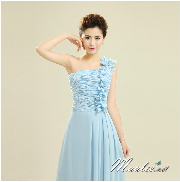 พร้อมเช่า ชุดราตรียาว ไหล่เดียว จับจีบตลอดช่วงเอว แต่งระบายไหล่ซ้าย เรียบหรู สีฟ้า