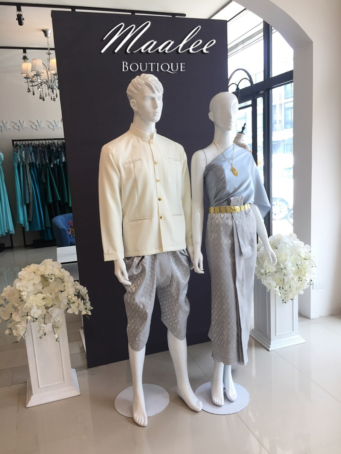 เช่า ชุดไทย ชุดเพื่อนเจ้าสาว ชุดไทยผ้าถุงสีเทาเงิน สไบเรียบ สีเทาเงิน