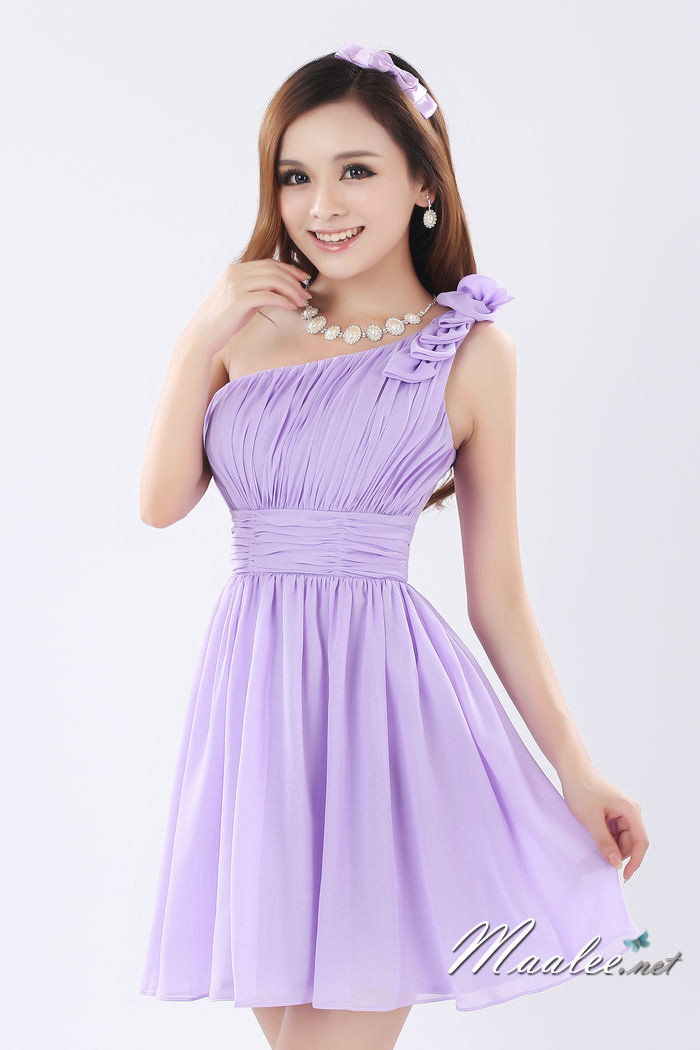 พร้อมส่ง ชุดราตรีสั้น เกาะอก ไหล่เดียว สีม่วง Lavender แต่งดอกไม้ช่วงไหล่