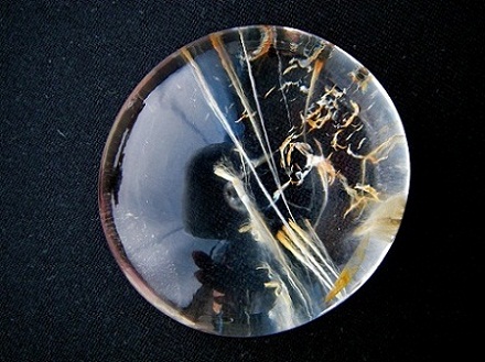 QU0027 QUARTZ แก้วพิรุณใหมฝนทอง พลิ้วของใหมเงิน ใหมทอง ผุดกลางก้อนแก้วสวยเป็นธรรมชาติ ขนาดแก้วใหญ่โต 39.35x41.21 mm.