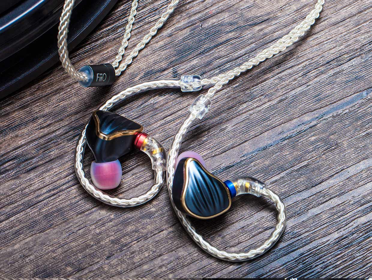 ขาย FiiO LC-3.5BS สายทองแดงชุบเงินถักแบบ High-Purity ขั้ว MMCX