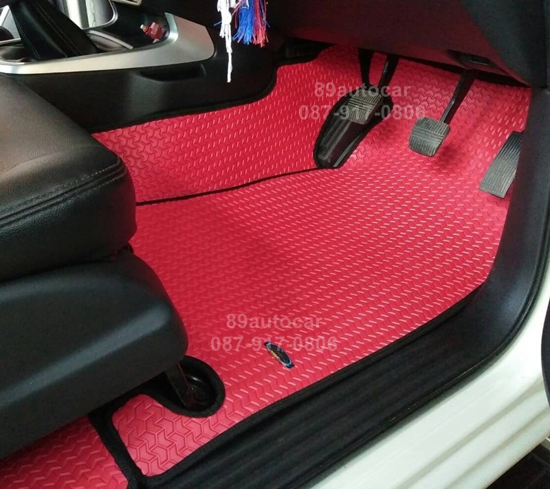 ยางปูพื้นรถยนต์เข้ารูป Nissan Navara Cab 2016 ลายธนูสีแดงขอบดำ