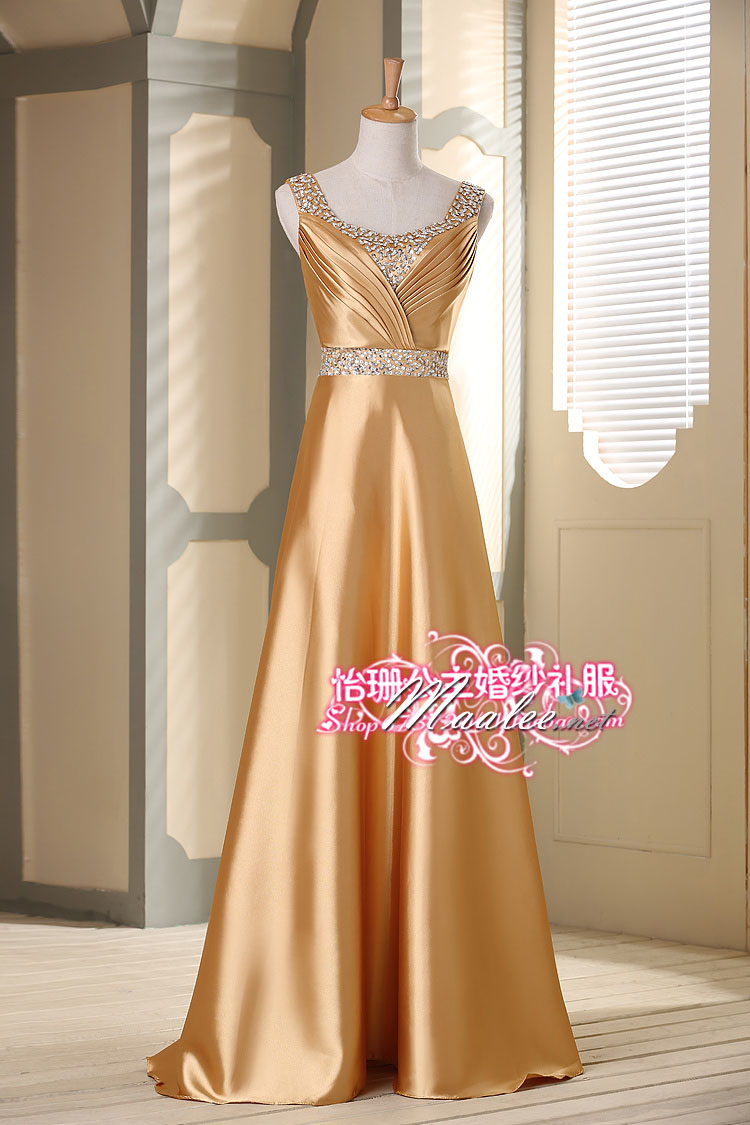 พร้อมเช่า ชุดราตรียาว สีทอง คอวี จับเดรปหน้าอก ปักเลือมช่วงอกและเอว