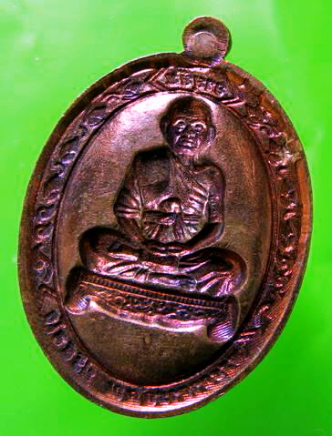 ลพ.คูณ อายุยืน เต็มองค์ลงยา เนื้อนวะไม่ตัดปีกหลังแบบ หมายเลข 62 พร้อมกล่อง สร้างเพียง 199 เหรียญ สอบถาม 089 137 5581