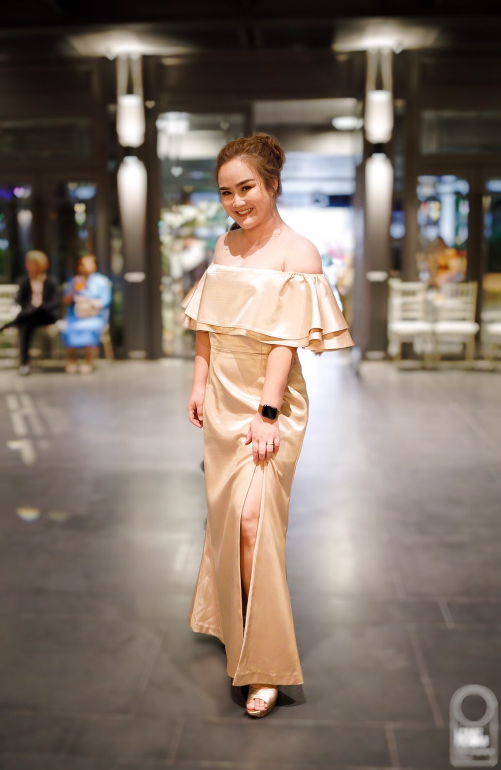 พร้อมเช่า ชุดราตรี สำหรับสาวอวบ ปาดไหล่ สีทอง กระโปรงทรงหางปลา