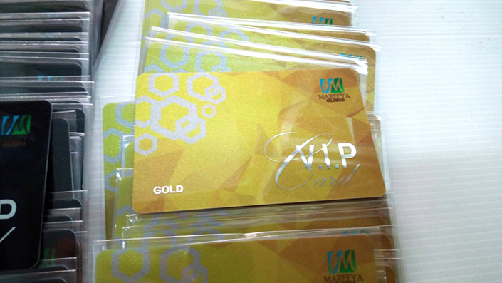 ทำบัตร Pvc ผิวด้าน บัตรสปอตฟอยล์สีเงิน เน้นโลโก้