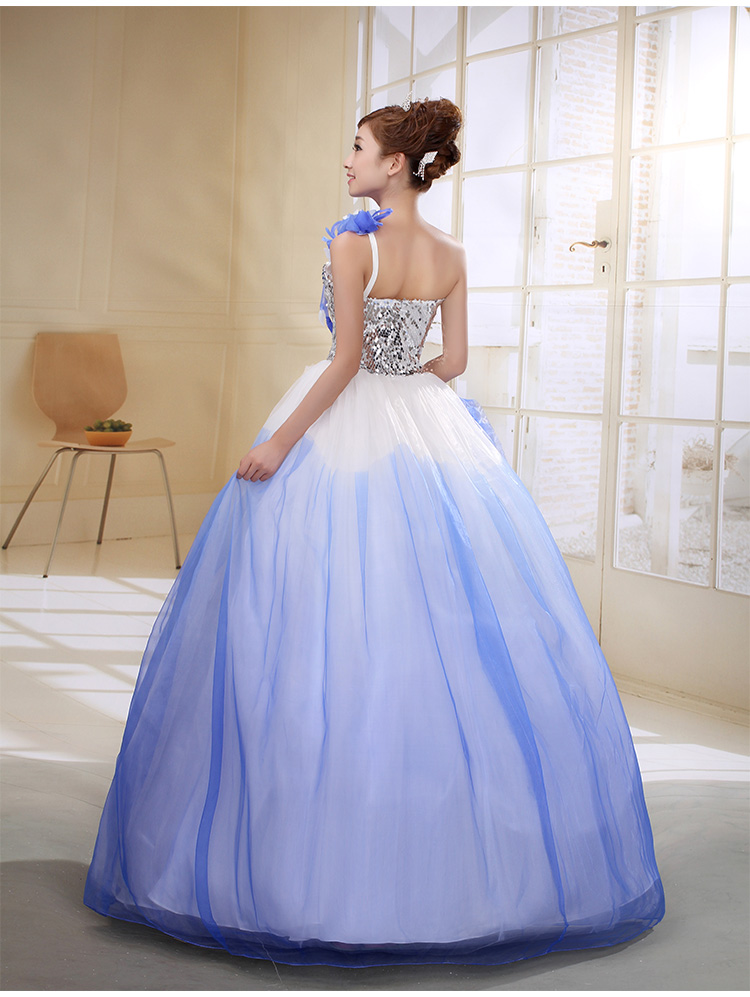 พร้อมเช่า ชุดแฟนซี ชุดราตรียาว สีน้ำเงิน ช่วงอกปักเลื่อม กระโปรงแต่งผ้าโปรงดอกไม้