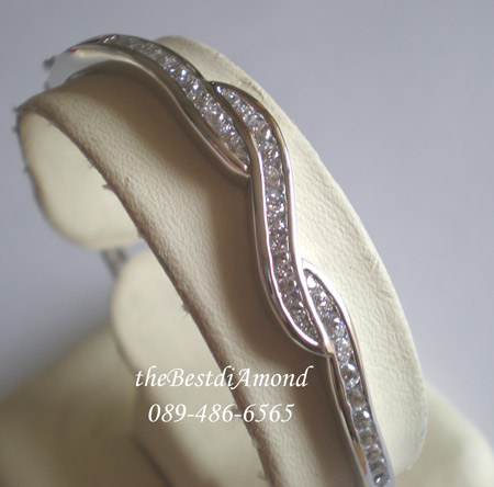 BB017RD+++กำไล 3 curves +++แบบเก๋ๆ ดีไซน์ดูดี ภูมิฐานแต่ไม่เวอร์ ดูดีมากๆๆ งานเหมือนร้านเพชรเลยค่ะ