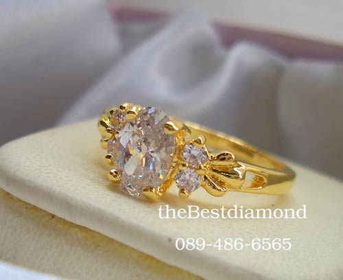 BR421+++แหวนชู เพชรcz กลางรูปไข่++ แบบเรียบ เก๋ ดูดีมีระดับ ใส่ได้นาน ไม่มีout เพชรรูปไข่สวยมาก เล่นไฟวิ๊งๆ ไม่แพ้เพชรกลม