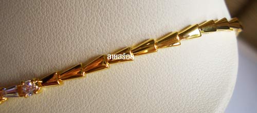 BN016+++สร้อยเพชร ปีกนก แบบเพชรผสม สร้อยแบบเก๋ไก๋ Modern Intrend สุดๆแบบทันสมัย อยู่ได้นานไม่มี out ใส่แล้วดูดี เพชรแวววาวสวยค่ะ ใส่ออกงานได้สบาย