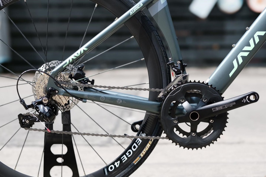 จักรยานเสือหมอบ JAVA AURIGA ชุดขับ L-TWOO-R5 18speeds เฟรมอลูมิเนียม ซ่อนสาย ลบรอยเชื่อม แฮนด์อลูมิเนียม lntegrated 700c มีสินค้า 𝐒𝐢𝐳𝐞 𝟒𝟖